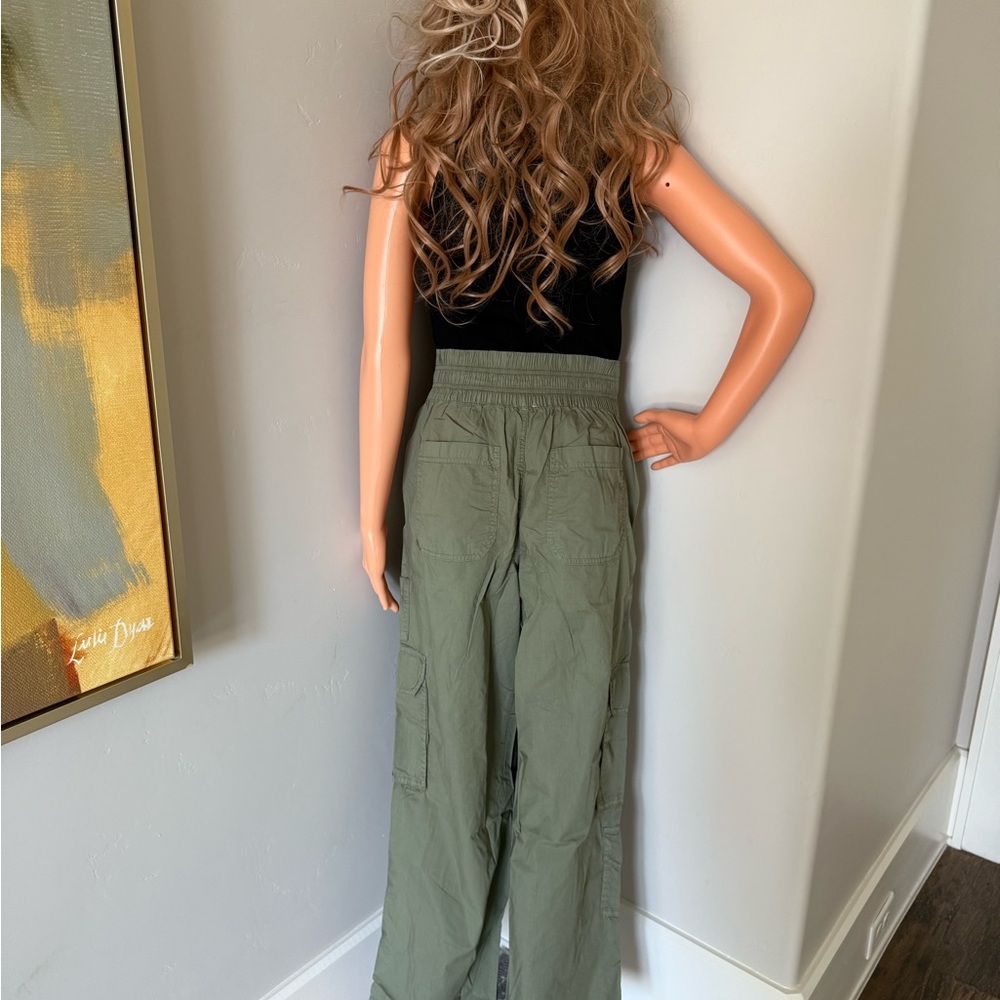 NEW Never Worn Aerie Stylish & Comfortable Easiest Cargo Pants in Olive Fun! - Picture 12 of 15